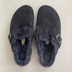 Birkenstock Women’s Boston Midnight Blue Suede Leather Shearling